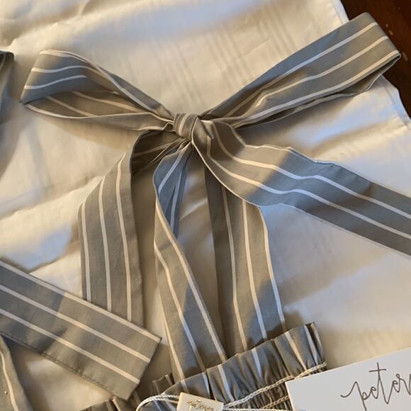 Petersyn gray/white cropped top with shoulder ties Nola style Size XS NWT - Picture 3 of 6